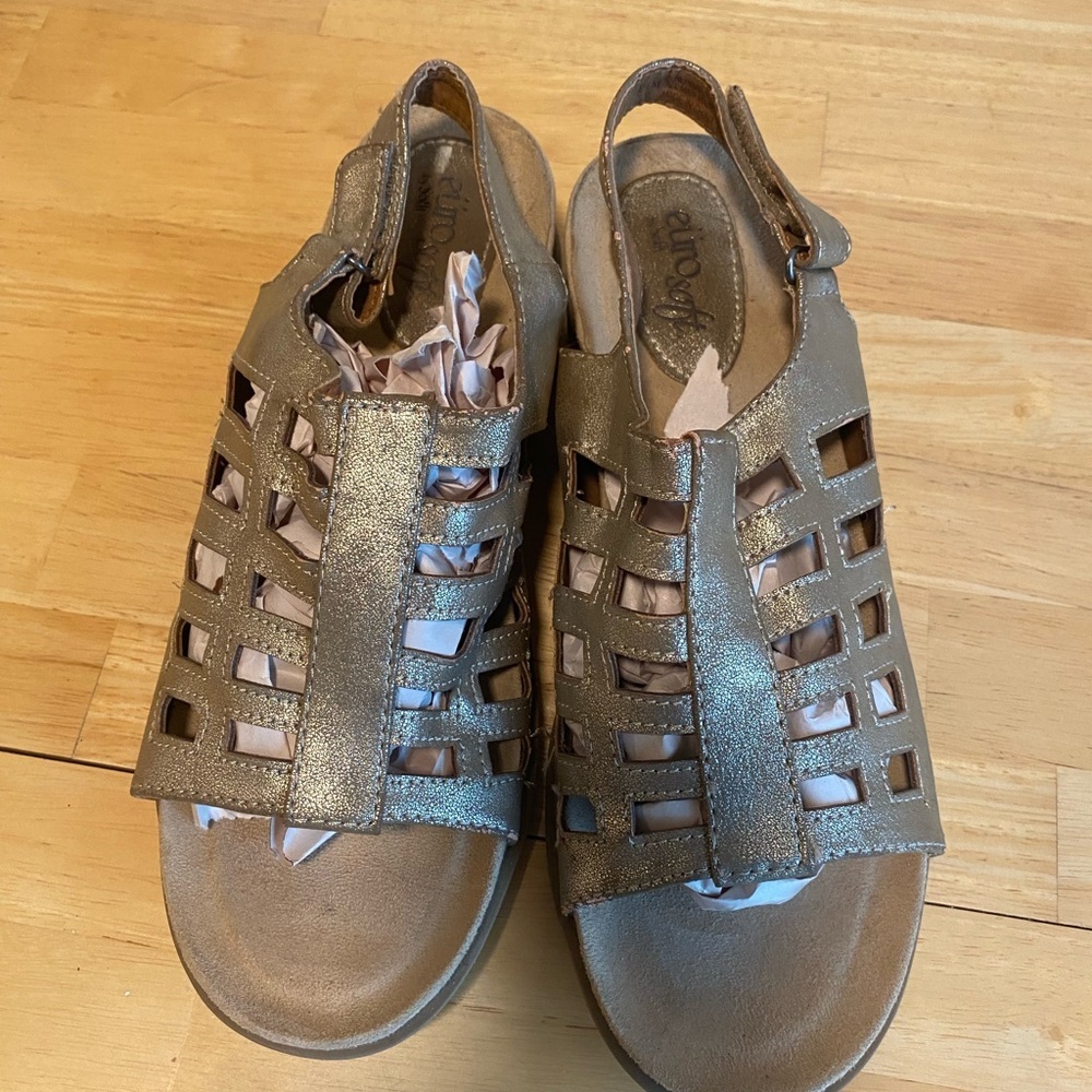 Eurosoft by Sofft Gold Metallic Caged Comfort Sandals - Women's 9.5 M - Picture 2 of 7